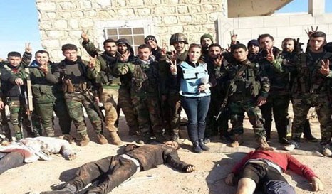 تصاویر خانم خبرنگار با اجساد داعشی‌ها