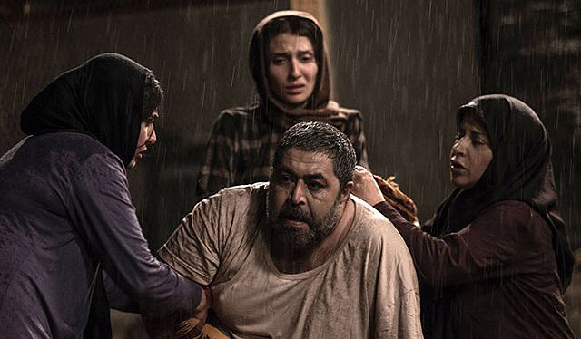 فروش فیلم&zwnj;های روی پرده سینماهای ایران کنار خیابان&zwnj;های تهران!