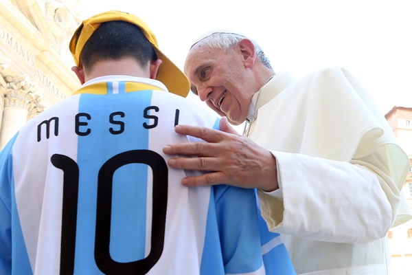 پاپ در یورو2016 طرفدار کدام تیم است؟