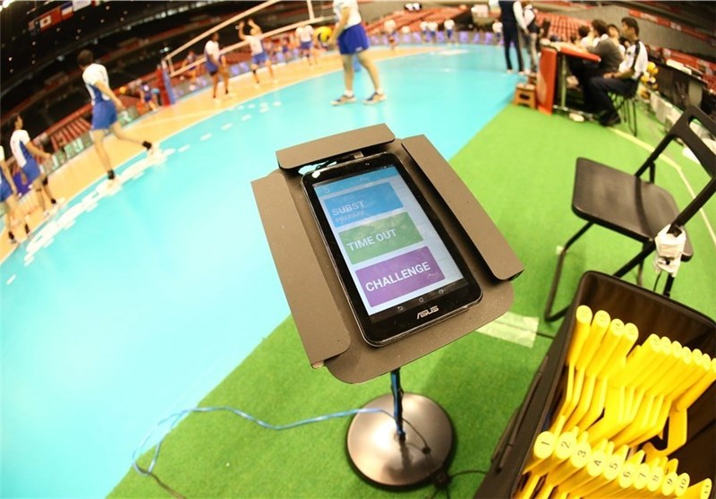 2 تکنولوژی جدید بلای جان تیم ملی والیبال/«تبلت‌»مربی و دوربین داور + تصاویر