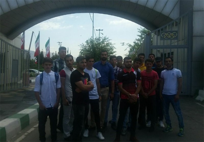 تجمع اعتراض آمیز بازیکنان پرسپولیس مقابل وزارت ورزش!+عکس