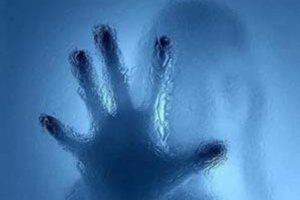 دختری در چنگ 9 گرگ صفت