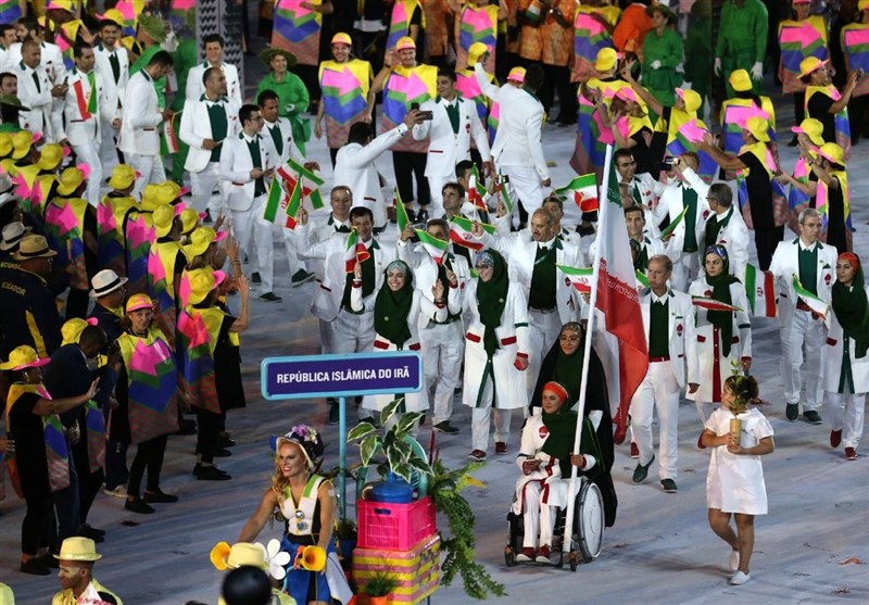 خانم های ایرانی پیشاپیش رژه کاروان سفیدپوش امام رضا(ع)/حمل پرچم عربستان توسط مصری ها
