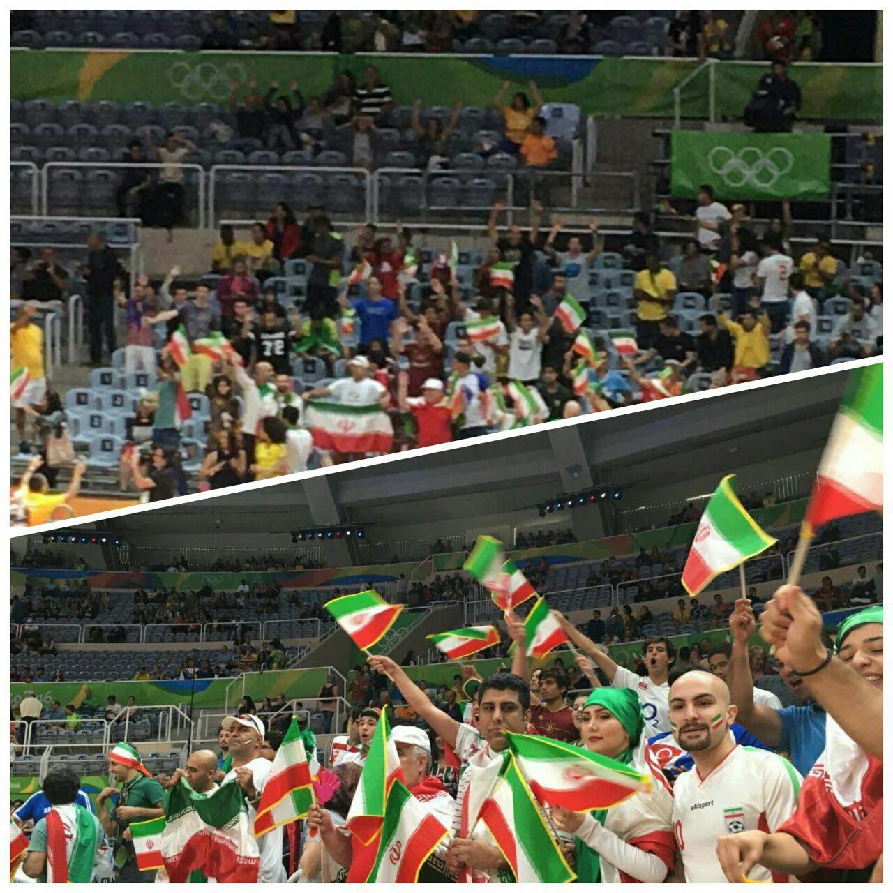 تماشاگران ایرانی حاضر در سالن مسابقه والیبال ایران و کوبا