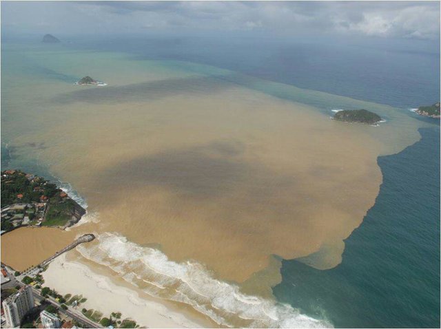 تصاویری از وضعیت اسفناک سواحل و آب‌های آزاد برزیل در آستانه المپیک