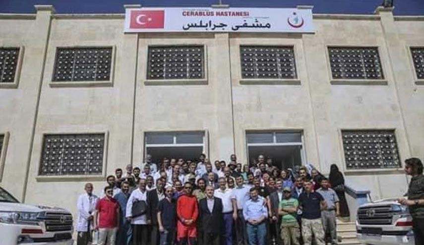 نصب پرچم ترکیه بر ساختمان‌های دولتی جرابلس
