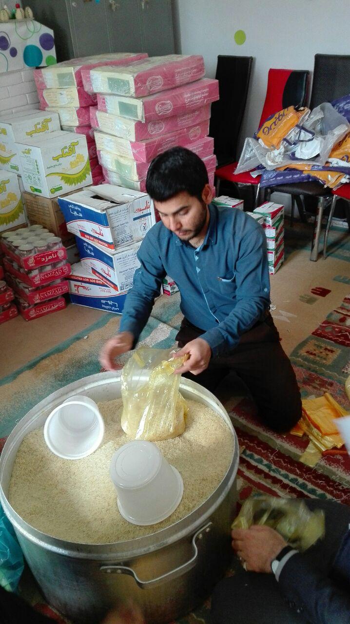 توزیع سبدموادغذایی دربین هفتصدخانوار نیازمند توزیع سبدموادغذایی دربین هفتصدخانوار نیازمند