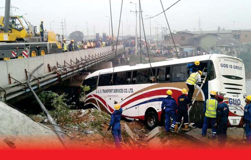 3کشته و 23 زخمی در سقوط اتوبوس به رودخانه,