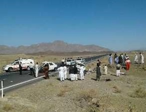 17 مصدوم در واژگونی سه خودرو