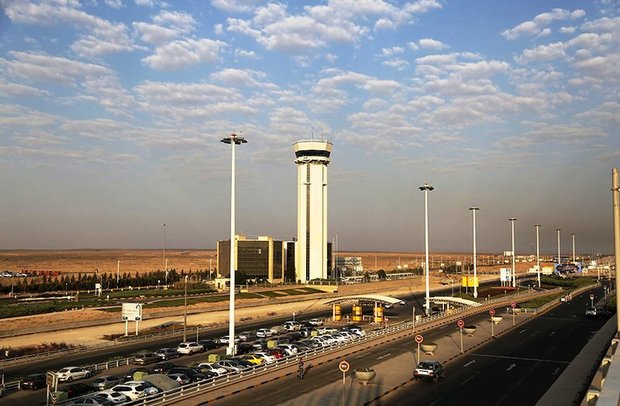 برخورد پرنده با هواپیما در فرودگاه برخورد پرنده با هواپیما در فرودگاه