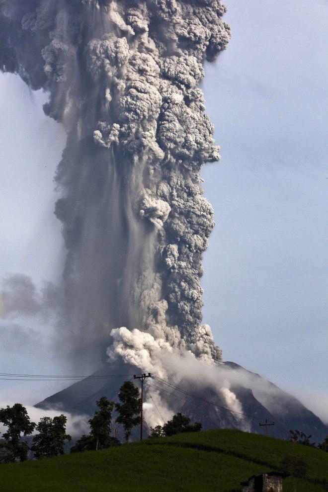فعال شدن آتشفشان سینابونگ اندونزی