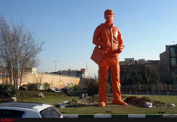 مجسمه‌های غول‌آسا در تهران چه می‌کنند؟