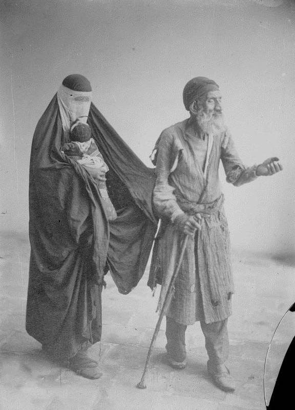 مراسم جنجالی سیگار کشیدن کودکان مراسم جنجالی سیگار کشیدن کودکان