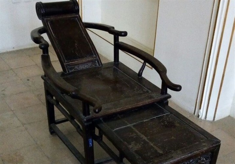 مراسم جنجالی سیگار کشیدن کودکان
