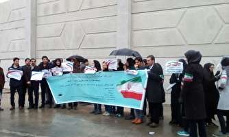 تجمع دانشجویان در برابر ساختمان اصلی مجلس شورای اسلامی برگزار شد
