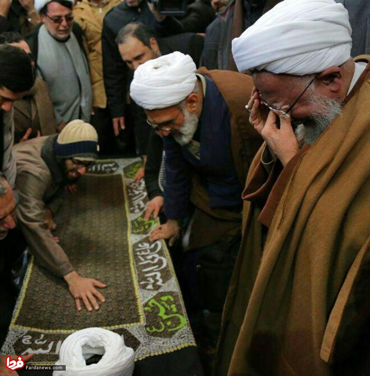 اعتیاد عجیب این مرد و ریختن دندانهایش اعتیاد عجیب این مرد و ریختن دندانهایش
