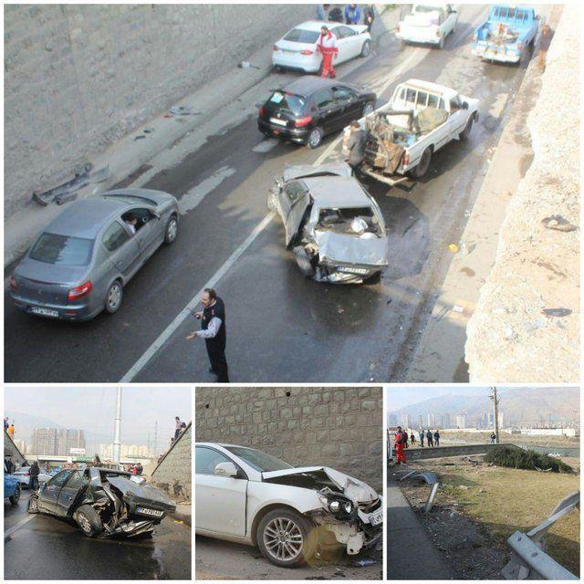 سقوط یک خودرو از روی پل در اتوبان تهران-کرج سقوط یک خودرو از روی پل در اتوبان تهران-کرج