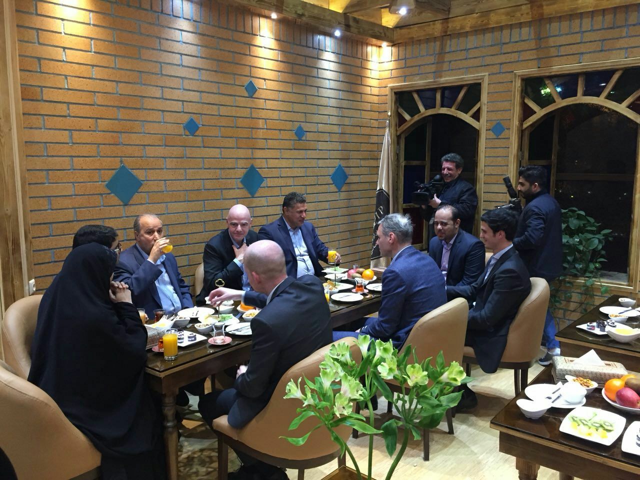 اولین عکس از پذیرایی تاج و علی دایی از رییس فیفا اولین عکس از پذیرایی تاج و علی دایی از رییس فیفا