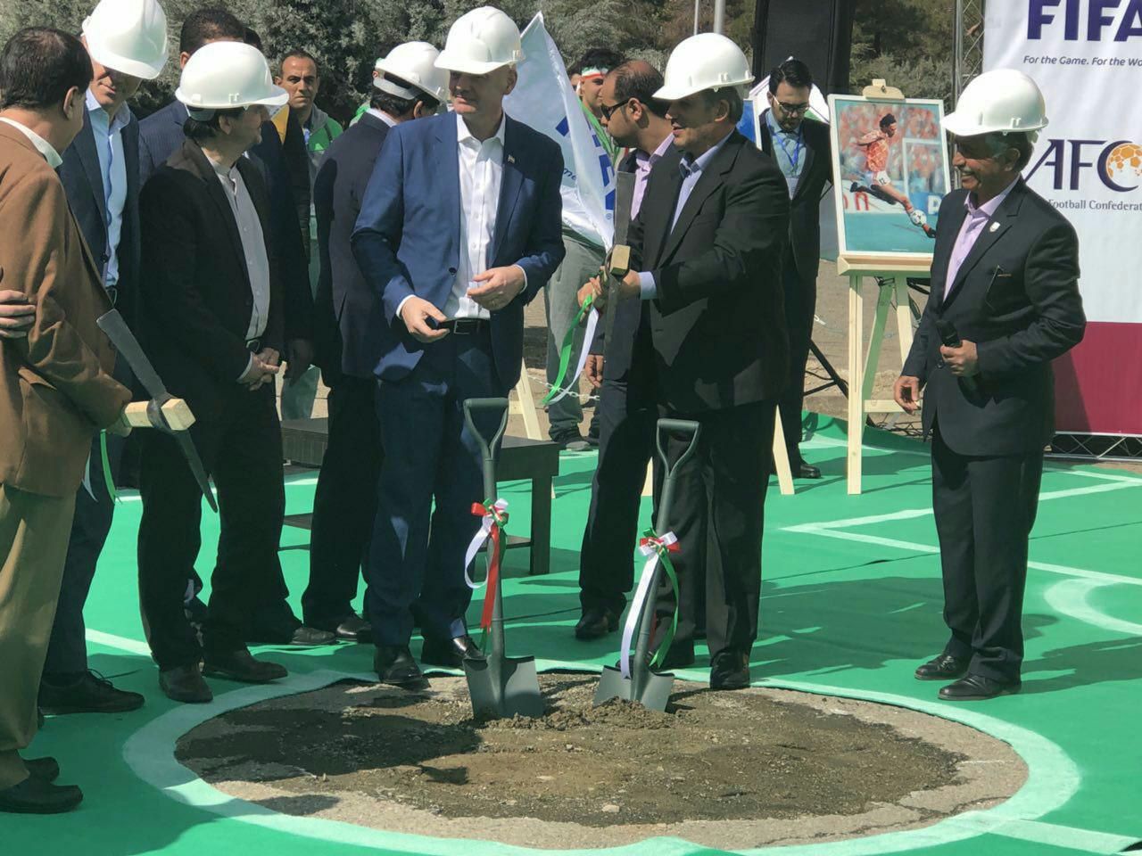 کلنگزنی ساختمان جدید فدراسیون فوتبال توسط اینفانتینو کلنگزنی ساختمان جدید فدراسیون فوتبال توسط اینفانتینو
