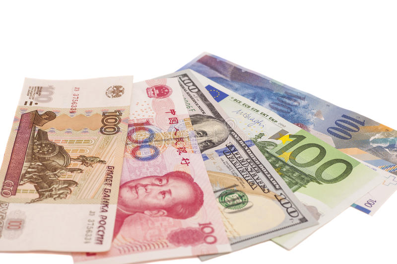 جدیدترین نرخ سه گانه دلار آمریکا، یورو و یوآن چین در بازار ارز؛ یکشنبه ۱۳ اسفند ۹