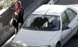 مگر مکان «فساد و فحشا» مهم است که یکجا برخورد می‌شود و جای دیگر سکوت؟!