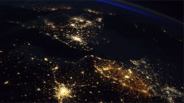 چرا بلژیک در شب از همه جا نورانی تر است؟