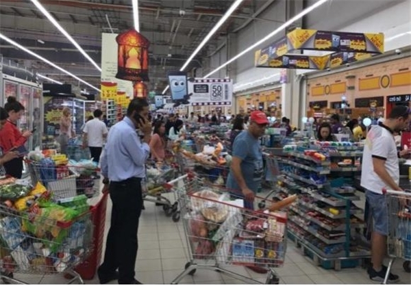 هجوم مردم قطر به فروشگاه‌ها برای ذخیره مواد غذایی