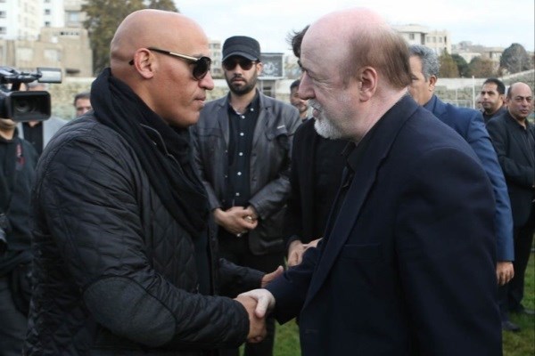 ادعای افتخاری:هم من می مانم،هم منصوریان