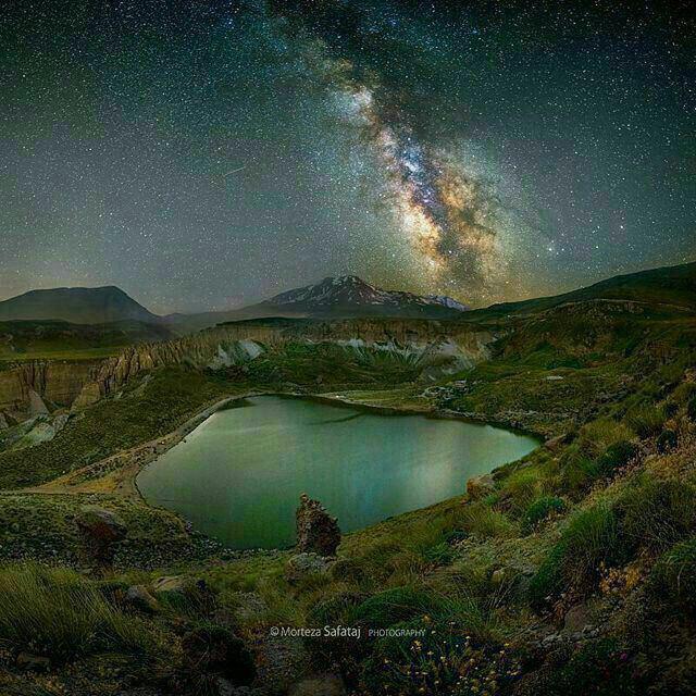 کهکشان راه شیری بر فراز دریاچه سبلان