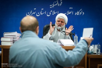 انتقاد رئیس دادگاه از وعده‌های بدون عمل متهمان پرونده فساد نفتی/ مهدی شمس: من داوطلبانه برای حل مشکلات نفتی آمدم/ قاضی مقیسه: شما اعضای باند اخلال‌گران در نظام اقتصادی هستید خودتان را فردی عادی جلوه ندهید/ نماینده دادستان: وجوه بیت المال را خرج خرید هواپیما و هتل کرده‌اید
