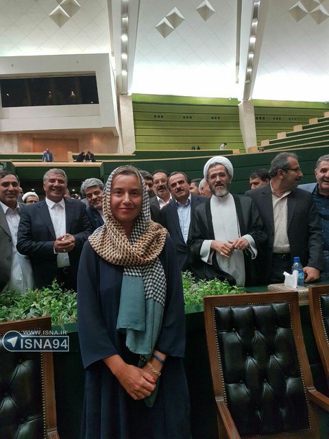 عذرخواهی نماینده شیراز به‌خاطر سلفی حاشیه‌ساز