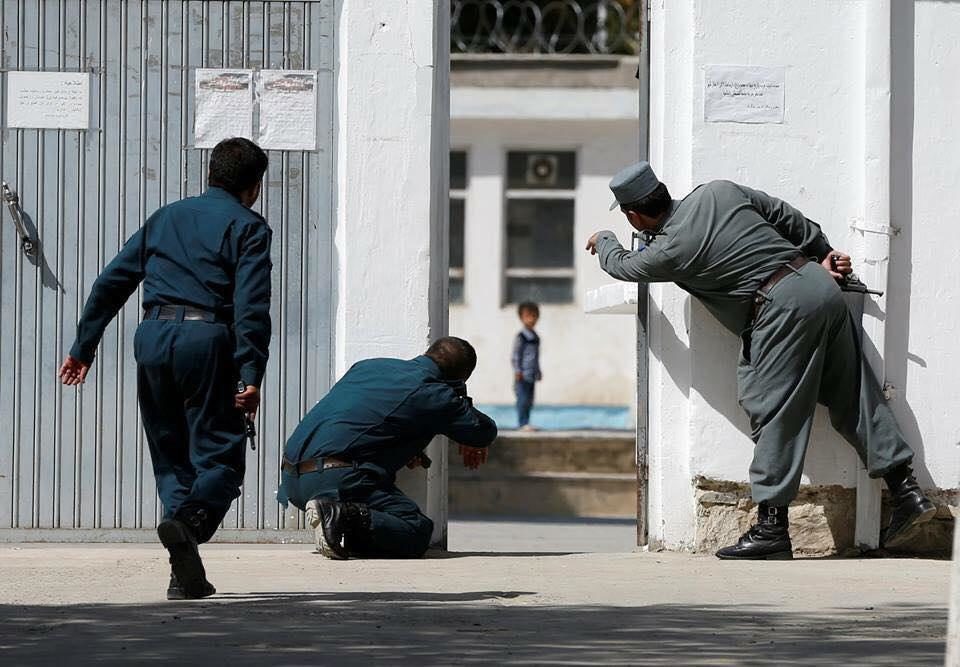 تلاش جالب پلیس افغانستان برای نجات یک کودک تلاش جالب پلیس افغانستان برای نجات یک کودک