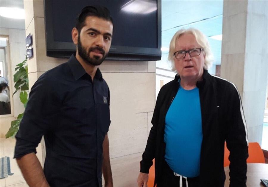 دیدار خصوصی مدافع کلیدی استقلال با شفر دیدار خصوصی مدافع کلیدی استقلال با شفر