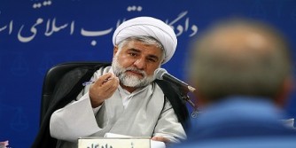 قاضی مقیسه خطاب به وکیل فلاح: موکل شما برای خرید شرکت‌های سازمان تأمین اجتماعی کار کارشناسی انجام داده است/ سفر شبانه متهم ردیف سوم از مشهد به تهران برای تحویل گرفتن چک‌های تأمین اجتماعی/ احکام همدستان بابک زنجانی ظرف یک هفته صادر می شود