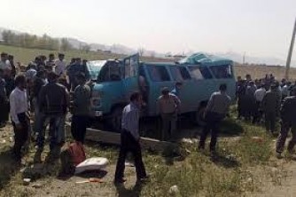 تصادف هولناک سرویس دانش‌آموزان با تریلی