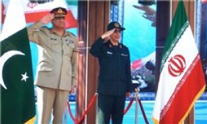 دیدار فرمانده ارتش پاکستان با سرلشکر باقری