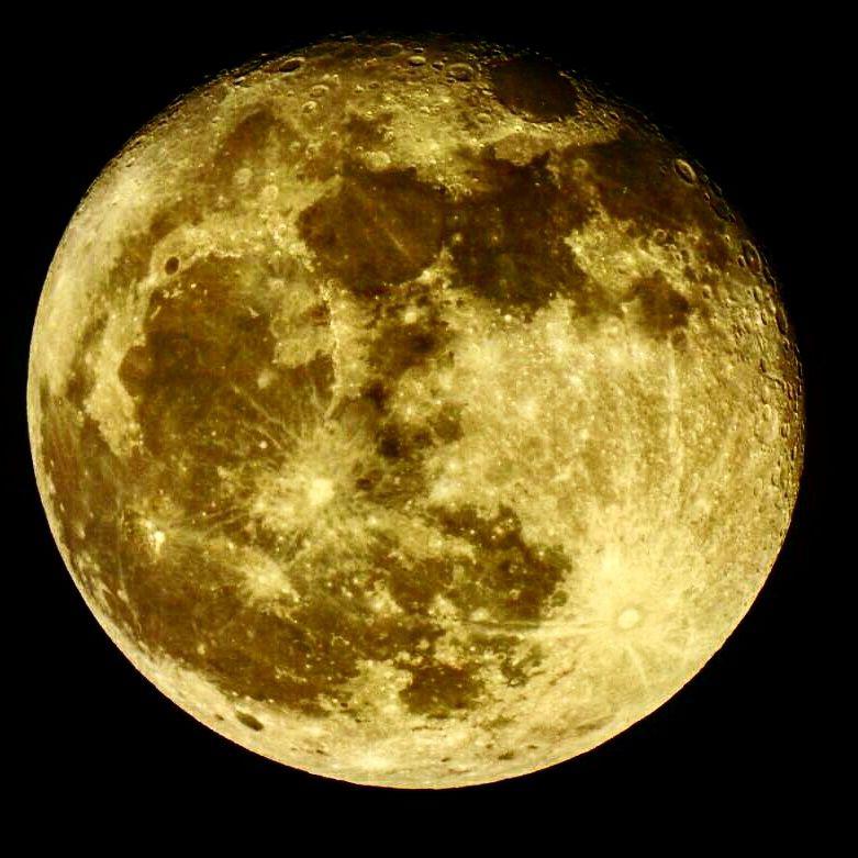 ماه از نمای نزدیک