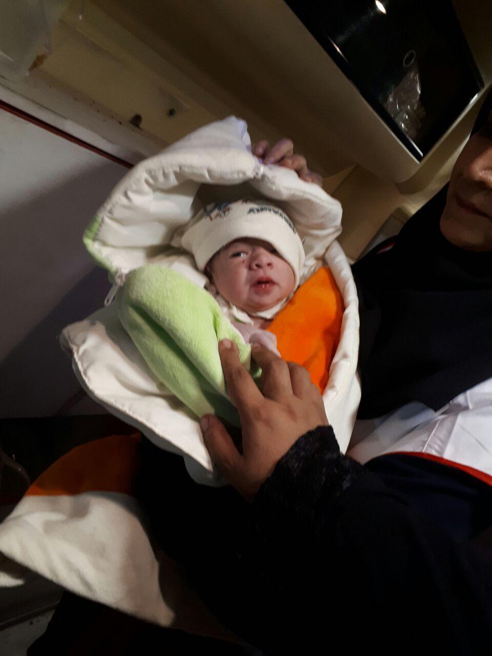 تولد نوزاد در آمبولانس در سرپل ذهاب