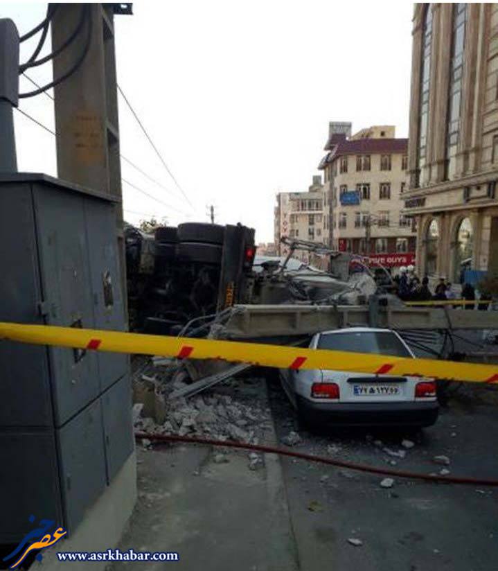 واژگونی كاميون بتن در بلوار سعادت اباد تهران واژگونی كاميون بتن در بلوار سعادت اباد تهران