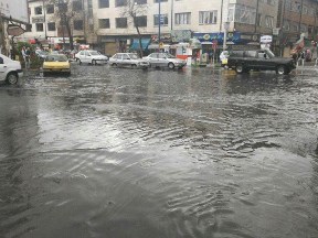آبگرفتگی معابر ارومیه در اثر بارش تگرگ