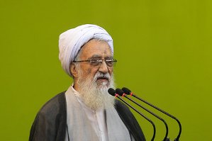 به دنیای استکبار اعلام میکنیم ما ایستادهایم