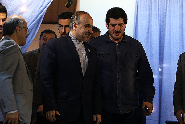 خادم: مسئولان درقبال دستور رهبری سکوت کرده اند خادم: مسئولان درقبال دستور رهبری سکوت کرده اند