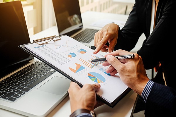 با ۱۰ میلیون تومان کجا سرمایهگذاری کنم؟ با ۱۰ میلیون تومان کجا سرمایهگذاری کنم؟