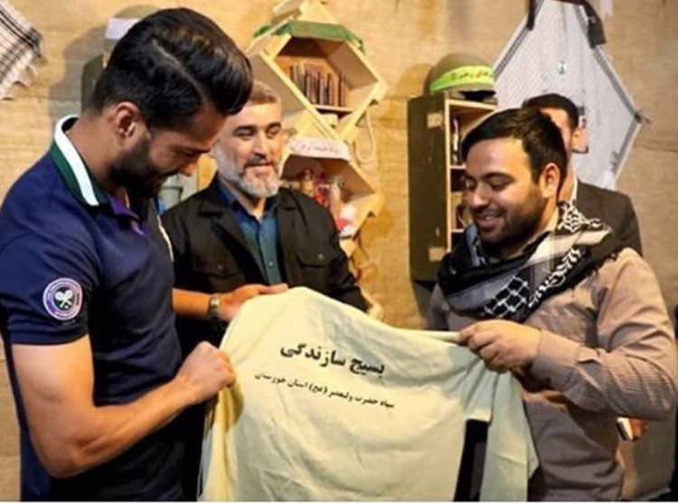 آشتی کنان شجاعی با بسیجی ها درجنوب ایران آشتی کنان شجاعی با بسیجی ها درجنوب ایران