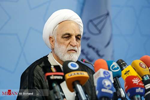 اجازه اخیر رهبر معظم انقلاب به قوه قضاییه امکان انتشار جریان دادگاه مفسدان اقتصادی را فراهم می‌کند/اگرمسئولی مفسده موجود در سازمان خود را اطلاع نداد خودش تحت تعقیب قرار می‌گیرد / بدنبال موافقت مقام معظم رهبری با پیشنهادات رییس قوه قضاییه، مقرر شد ۶ شعبه ویژه با سه قاضی باسابقه برای رسیدگی به مفاسد اخیر اقتصادی تشکیل شود
