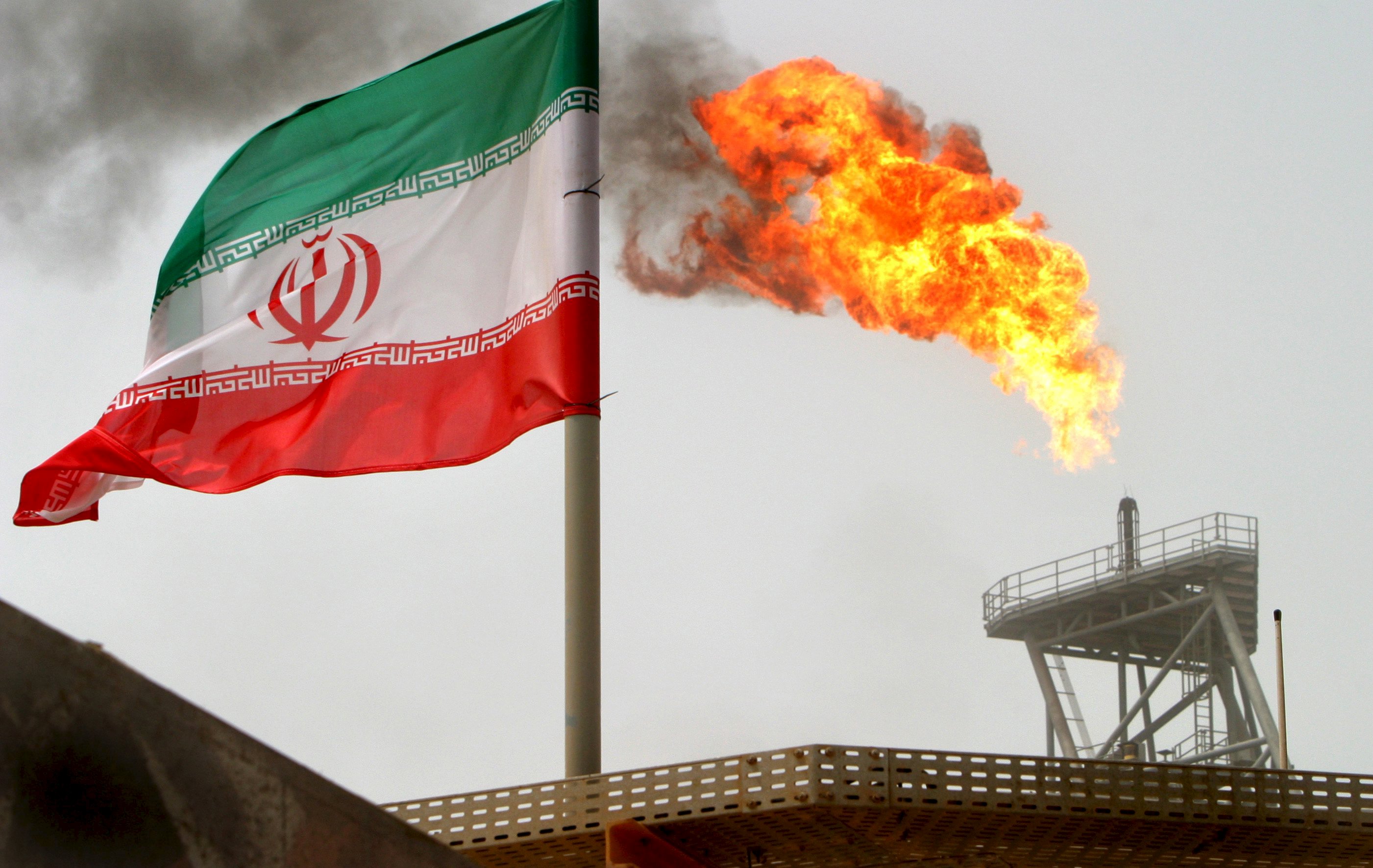 صدور مجوز واردات نفت ایران با نفتکش‌ها و بیمه ایرانی از سوی دولت هند/تهدید اسرائیل برای هدف قرار دادن مواضع ایران در عراق/