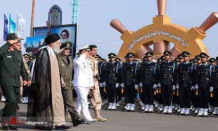 رهبر معظم انقلاب اسلامی به تهران بازگشتند