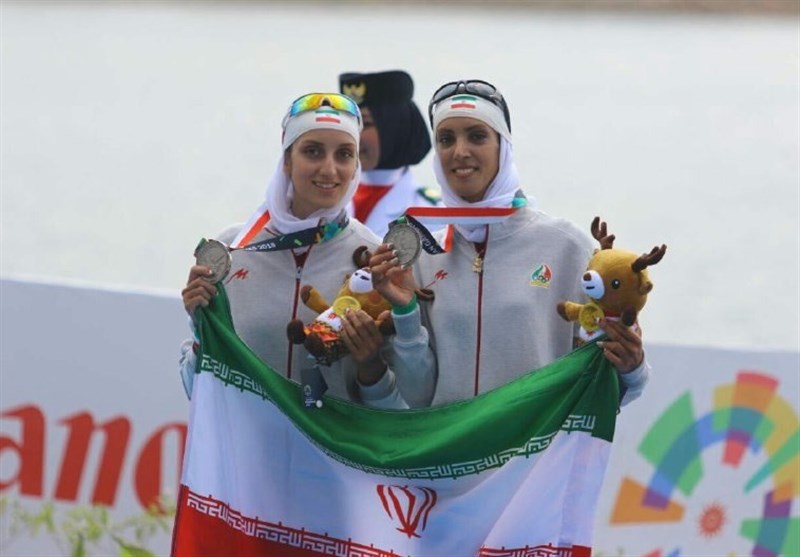 پارو در آب گیر کرد، طلای دختر قایقران ایران نقره شد!/اعتراض والیبال ایران به مسابقه همزمان با صبحانه! پارو در آب گیر کرد، طلای دختر قایقران ایران نقره شد!/اعتراض والیبال ایران به مسابقه همزمان با صبحانه!