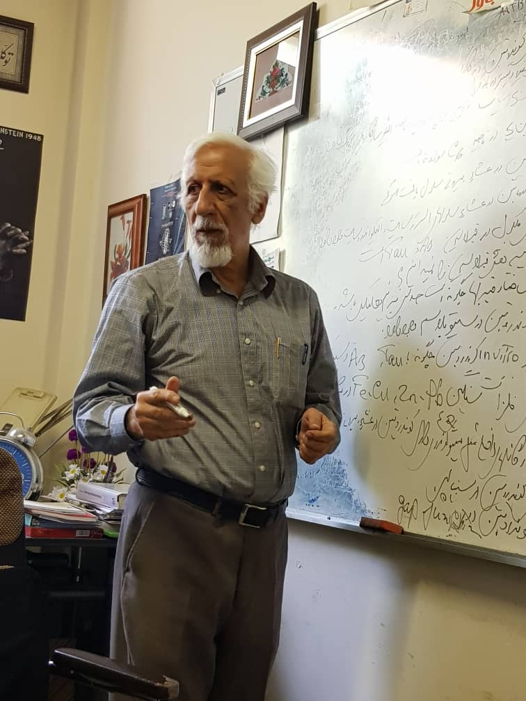 وزارت علوم تحقیرمان در دنیا را از بین ببرد/ تامین مواد اولیه آزمایشگاهی تقریبا غیرممکن شده است/ قانون سنوات، ظلم به دانشجو است