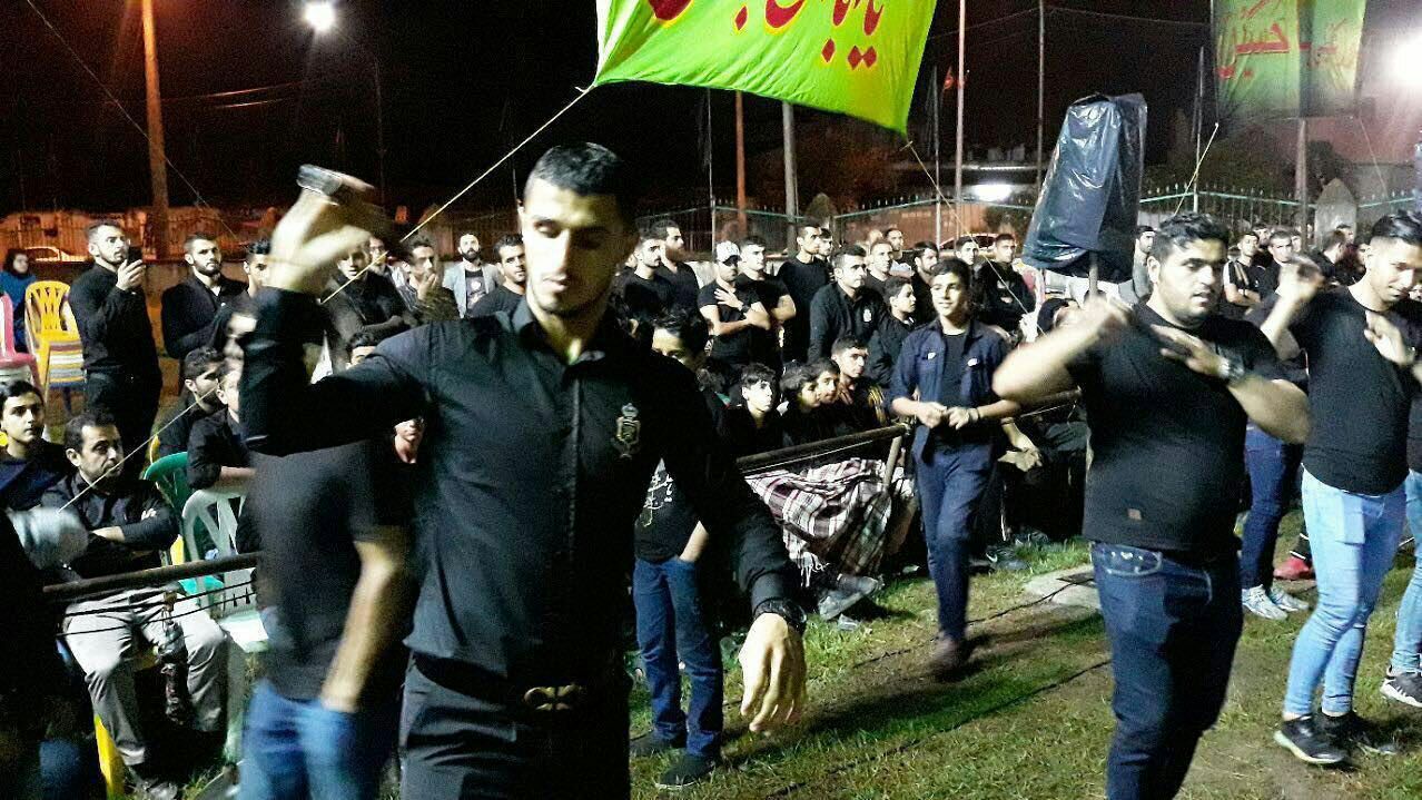 زنجیرزنی علی علیپور مهاجم پرسپولیس در زادگاهش زنجیرزنی علی علیپور مهاجم پرسپولیس در زادگاهش